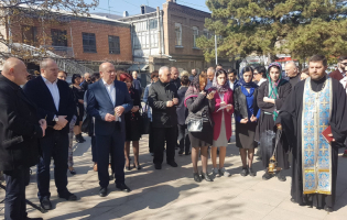9 აპრილს დაღუპულთა მემორიალი გორში გვირგვინებით შეამკეს