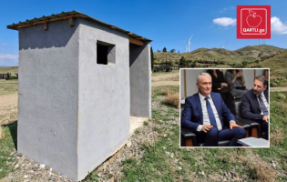 ზემო ჩოჩეთში 1 წლის წინ აშენებული საპირფარეშო იშლება - 12 000 ლარის ინფრასტრუქტურას საძირკველი არ აღმოაჩნდა