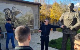 ჯამბულატ თედეევის ინიციატივით ზნაურის (ყორნისის) რაიონის სოფელ წორბისში პუტინის ძეგლი დადგეს