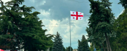 “ეს იქნება მარაგი. 15 დროშა შადრევნის სკვერისთვის , 30
გორისციხისთვის.