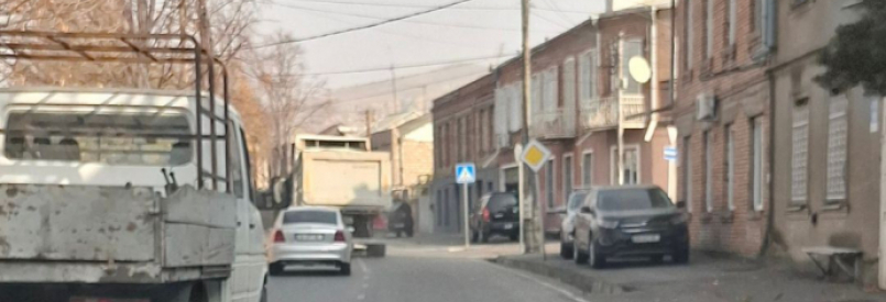 გორში ტროტუარზე ან ქვეითთა გადასასვლელზე მანქანის დგომა-გაჩერებისთვის ჯარიმა 100 ლარი იქნება