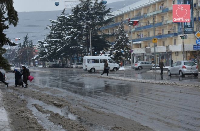 პატრულმა გორში ფეხით მოსიარულეთა დაჯარიმება დაიწყო