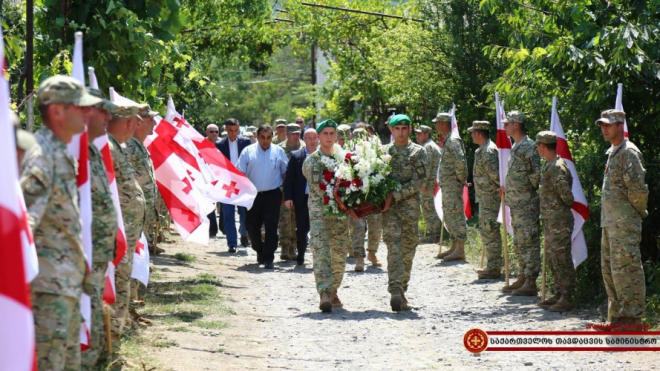 გარდაცვლილ ჯარისკაცის ოჯახს სოფელ სკრაში მიუსამძიმრეს