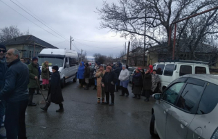 ხაშურის მუნიციპალიტეტის სოფელ გომში გზა გადაკეტეს