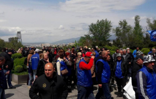 აგარის ქარხნის მუშები თბილისში საპროტესტო აქციებს მართავენ