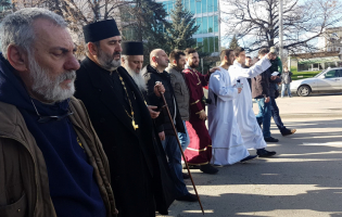 გორში ალილოს სადღესასწაულო მსვლელობა მიმდინარეობს