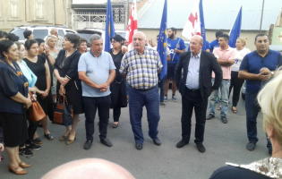 გორის ცენტრალურ უბანში მერისა და მაჟორიტარი დეპუტატის კანდიდატები წარადგინეს