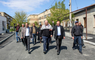 გუბერნატორმა გორის ქუჩებში მიმდინარე სამუშაოები დაათვალიერა