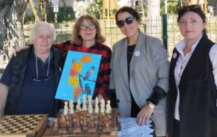 ჭადრაკის ხელნაკეთი დაფის დიდოსტატი ხაშურიდან