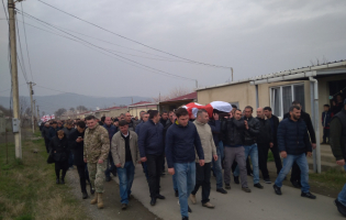 წეროვანის ეკლესიიდან მუხათგვერდის სასაფლაოზე არჩილ ტატუნაშვილის ცხედარი გადაასვენეს