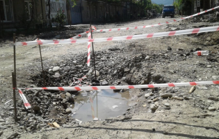 გორში ეკ. ჯუღაშვილის ქუჩაზე სასმელი წყალი ძველ სისტემაში კვლავ მიედინება