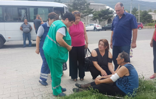 საპატრულო პოლიციის წინ შეუძლოდ მყოფი ქალბატონი სასწრაფო დახმარებას 20 წუთი ელოდებოდა