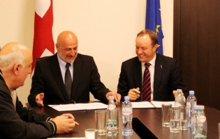 გუბერნატორმა და მარშალმა მემორანდუმს მოაწერეს ხელი