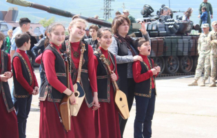 გორის პირველი ბრიგადის ტერიტორიაზე შეიარაღებული ძალების დღე აღნიშნეს
