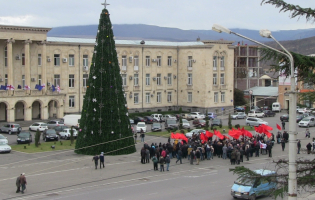გორში კომუნისტები სტალინის დაბადების დღეს აღნიშნავენ