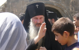 ილია მეორემ მეუფე ისაია თავდადებული მსახურებისთვის დააჯილდოვა