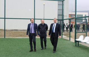 განათლების მინისტრი კასპის სკოლებს ათვალიერებს