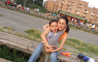 Оставшаяся без квартиры мать с сыном жалуется на Министерство по делам беженцев 