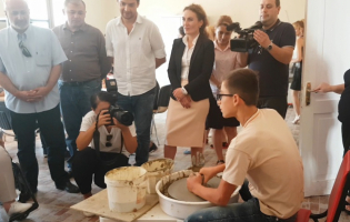 გორში შშმ პირებისთვის განკუთვნილი სოციალური საწარმო მინისტრებმა მოინახულეს