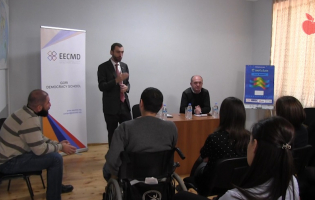 გორის დემოკრატიული სკოლის კურსდამთავრებულებს პრეზიდენტის წარმომადგენელი შეხვდა