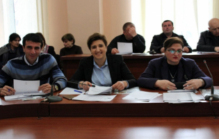 გორის საკრებულოში ,,ნაციონალური მოძრაობის“ წევრებმა ანაზღაურებადი თანამდებობები დაიკავეს