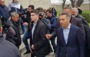 არჩილ ტატუნაშვილის სამოქალაქო პანაშვიდზე ბიძინა ივანიშვილი მივიდა