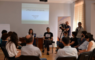 პოლონელმა ექსპერტმა დემოკრატიის სკოლაში გამართულ შეხვედრაზე კონფლიქტის თეორიაზე ისაუბრა