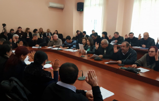 გორის საკრებულოს პოზიციამ და ოპოზიციამ ფრაქციებში თანამდებობები გადაინაწილა