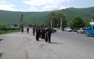 გორში სვიმონ კანანელის გზაზე მიმავალმა სასულიერო პირებმა გაიარეს