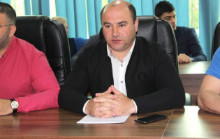 ვარიანის მაჟორიტარი კანდიდატის თქმით თანასოფლელებს სოციალური დახმარების მოხსნით ემუქრებიან