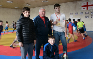 გიორგი გეგელაშვილი სომხეთიდან, ბესო ბასიშვილი კი თბილისიდან ოქროს მედლებით დაბრუნდნენ