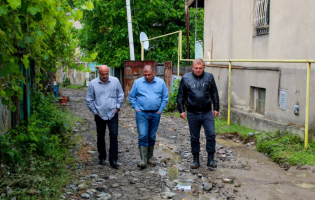 სურამში ბეკამის დასახლებაში მცხოვრებნი გზის ჩამოშლის საშიშროების წინაშე დგანან