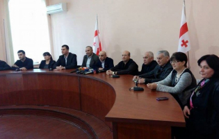 მრჩეველს მრჩეველი პასუხობს - მერიის თანამშრომლების ბრიფინგი
