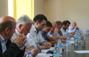 შიდა ქართლის მერები კაბინეტებში მაღალმა ტემპერატურამ შეაწუხა