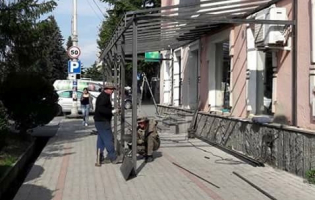 ტროტუარზე კაფე შენდება