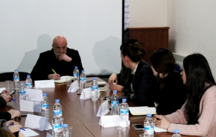 შიდა ქართლის გუბერნატორმა გორში არასამთავრობო სექტორის წარმომადგენლები გაიცნო