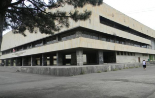ორი დოკუმენტი ერთნაირი ხელმოწერით და იგივე თარიღით კულტურის ცენტრში
