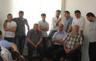გასაუბრებაზე დაწუნებულ პარტიულ აქტივისტებს თანამდებობებზე ნიშნავენ