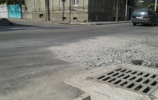 კეცხოველის ქუჩაზე გზა თვეზე მეტია ამოთხრილია