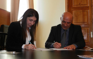 მეგობრობის ხიდმა ,,ქართლოსმა” გორის ადგილობრივ თვითმმართველობასთან ურთიერთთანამშრომლობის მემორანდუმი გააფორმა