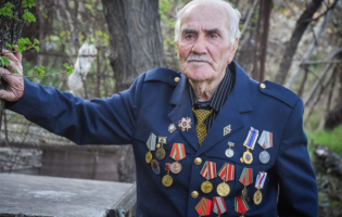100-летний Иродион Табатадзе – советский лётчик из Гори
