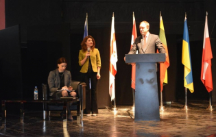 გორის თეატრის მცირე დარბაზში საერთაშორისო ფორუმი მიმდინარეობს
