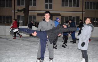 ყინულის მოედანი ცხინვალში (Photo)