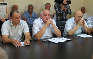 იურიდიულ ლაბირინთებში ,,გახვეულები
