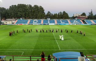 გორის საფეხბურთო სტადიონზე თენგიზ ბურჯანაძის სტენდი გაიხსნა