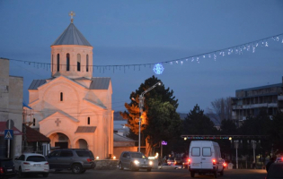 ქარელის მერია მეუფე იობის რეზიდენციას და რუის-ურბნისის ეკლესიებს გაანათებს