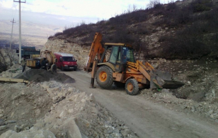 ცხავერის გზაზე ბეტონის სამუშაოები განახლდა