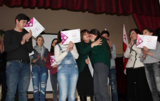 ტირძნისის სკოლის მოსწავლე თვეში 100-ლარიან სტიპენდიას მიიღებს