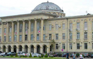 2014-2017 წლებში ქალაქის საკრებულოს წარმომადგენელთა ხელფასებმა და პრემიებმა 516 211 ლარი, თემის კი - 489 300 ლარი შეადგინა