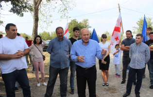 კონსტანტინე თავზარაშვილი გამყოფი ხაზის მიმდებარე სოფლებში იმყოფებოდა